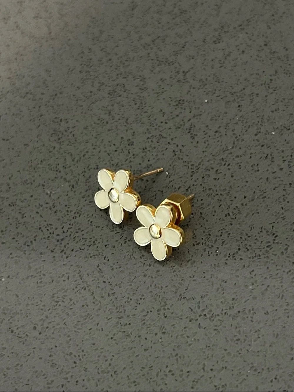 Marc by Marc Jacobs discontinued gold flower stud earrings